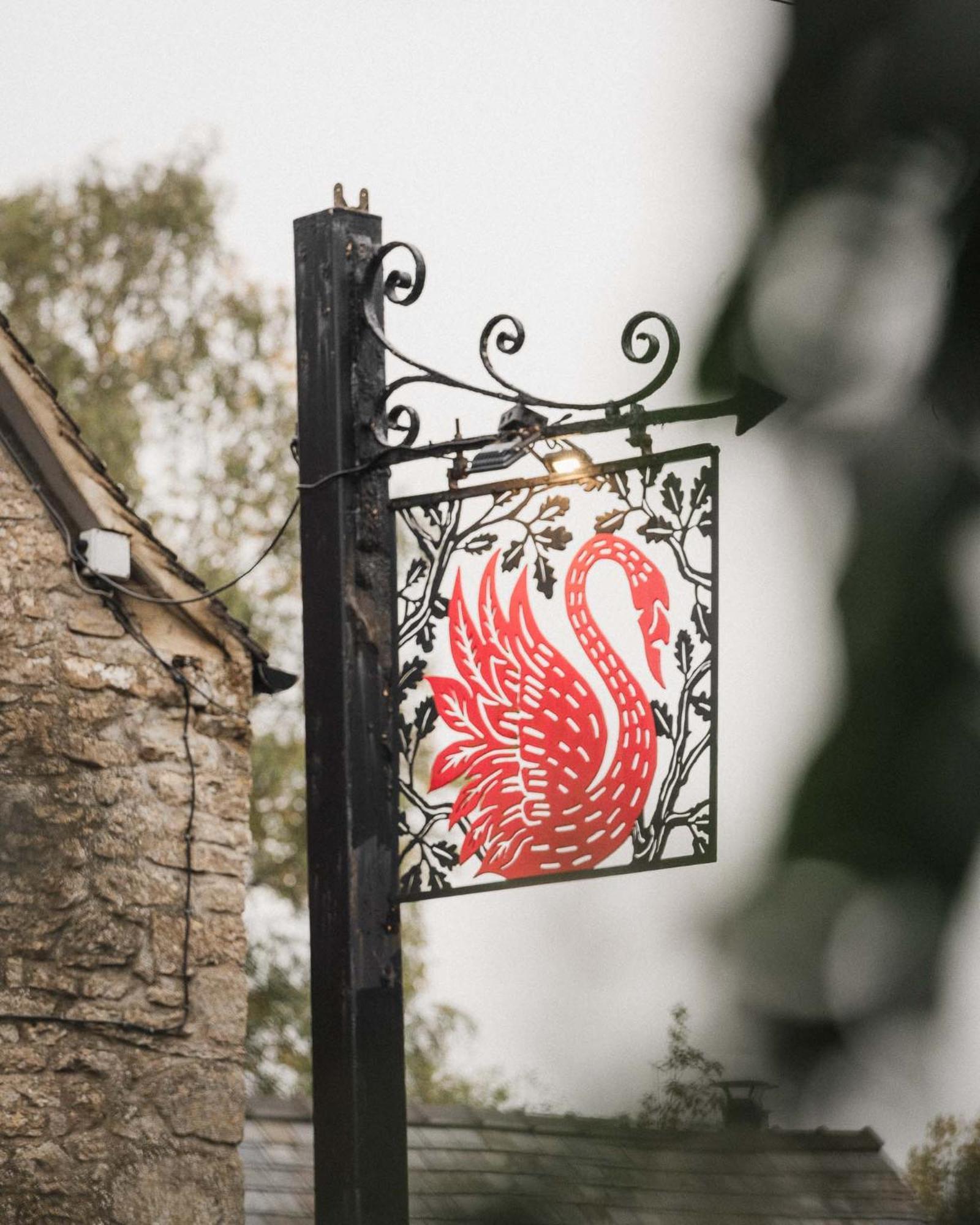 The Swan Inn Shipton under Wychwood Exterior foto